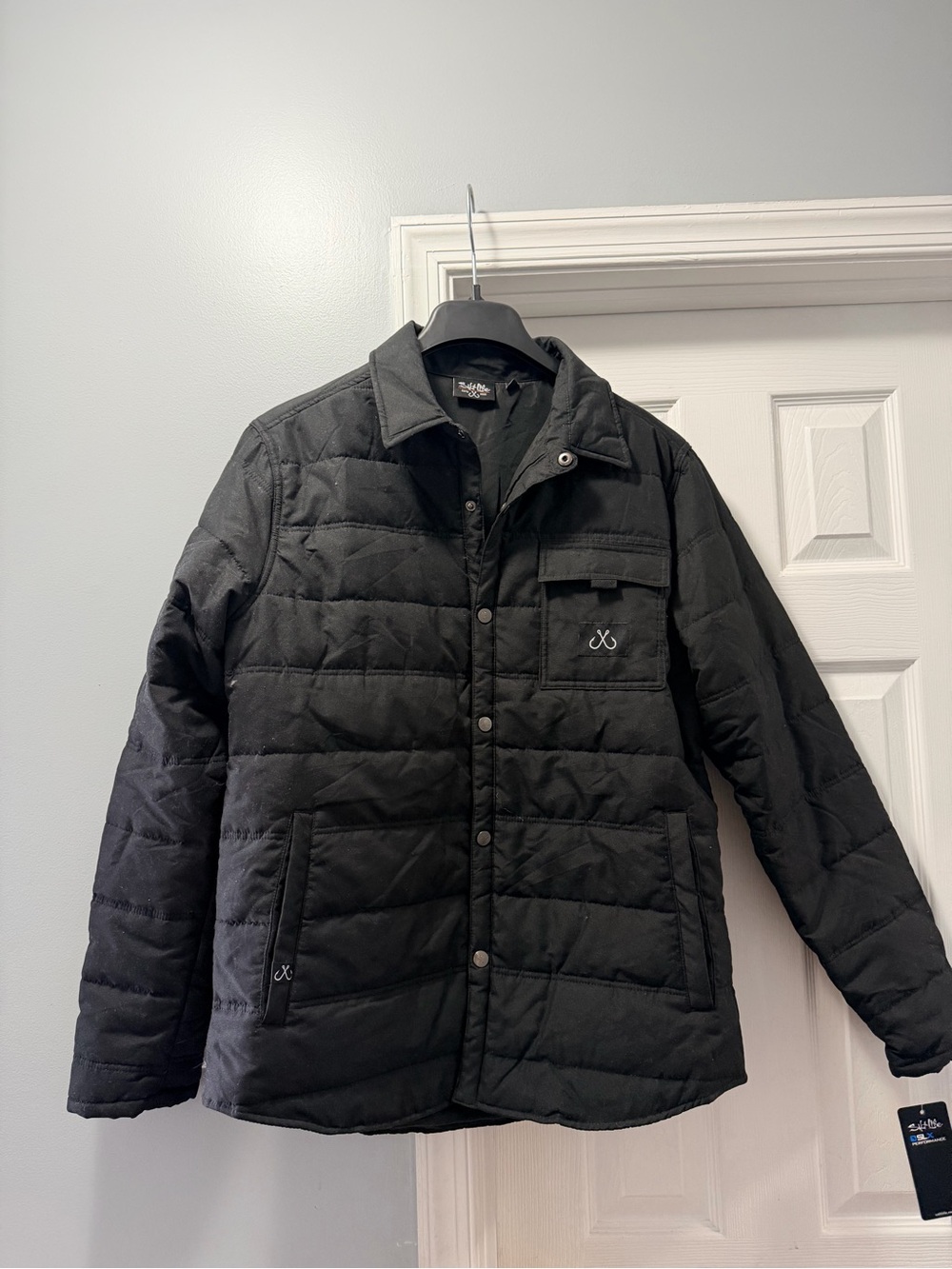 Salt Life Men's Black Quilted Puffer Jacket with Chest Pocket